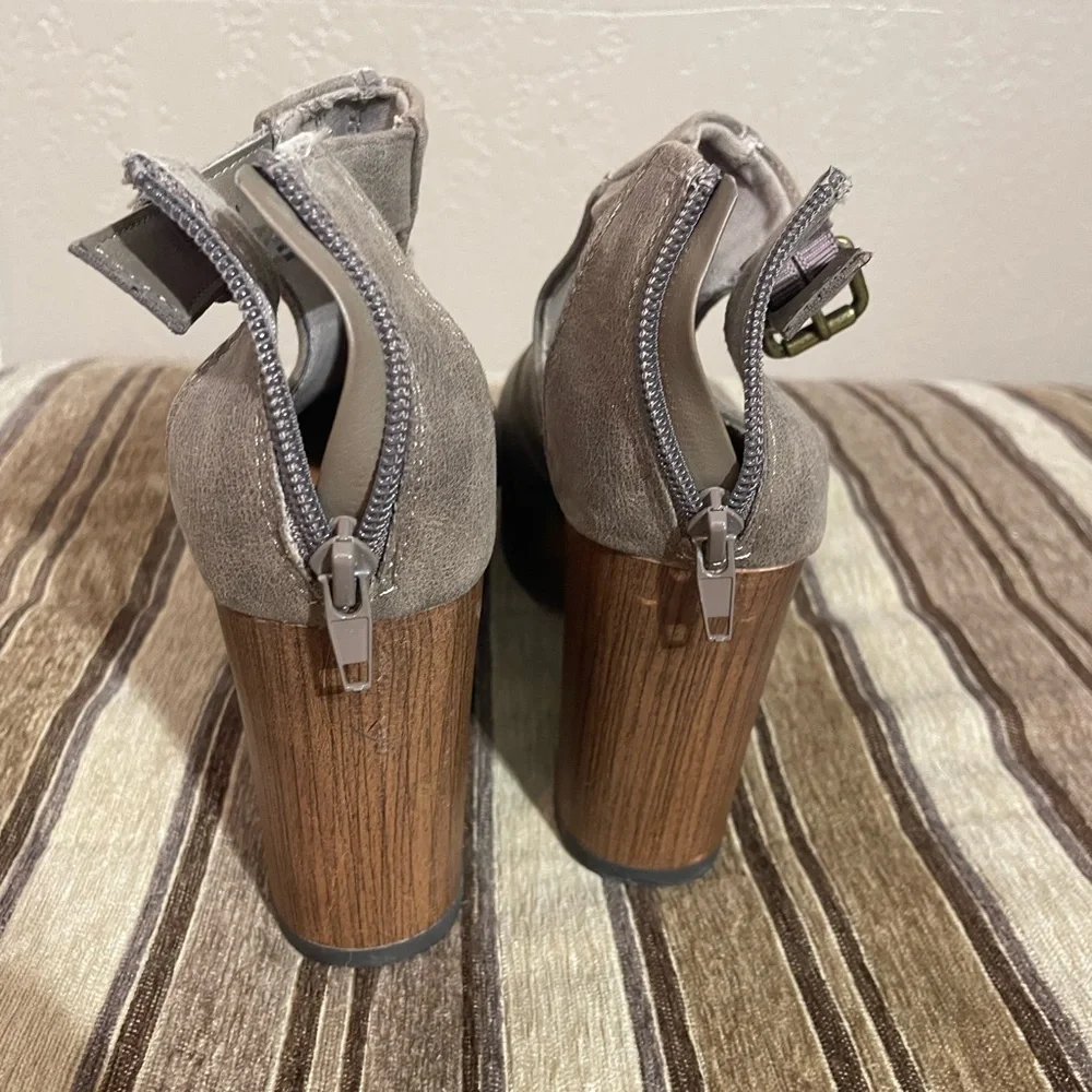 Clog Heels - Picture 3 of 8